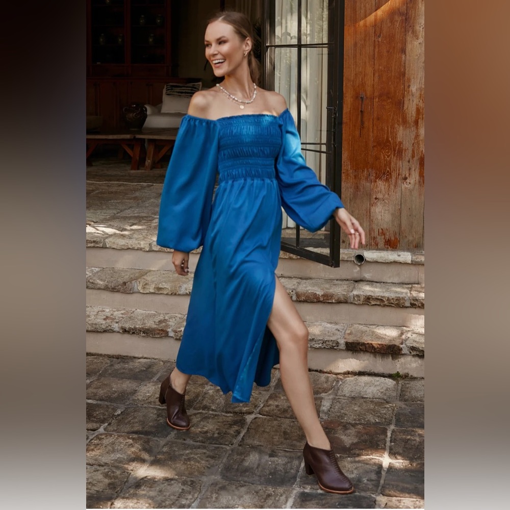 Blue sleeve midi dress